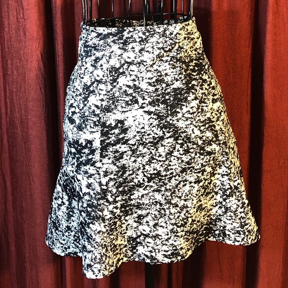Black & White Pattern Knee Length Skirt - Picture 2 of 4